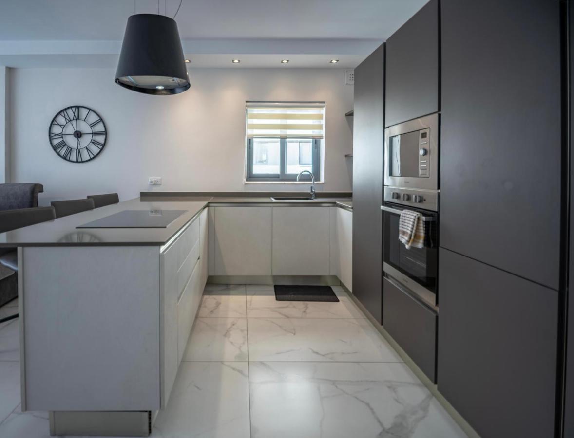 Seaside Luxury Apartment St. Paul's Bay Buitenkant foto